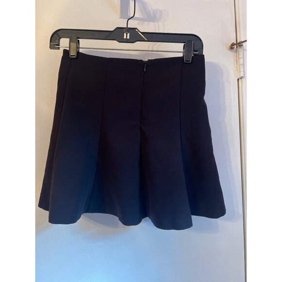 Black Pleated Mini Skirt With Side Zipper Closure By Forever 21 - Picture 4 of 6